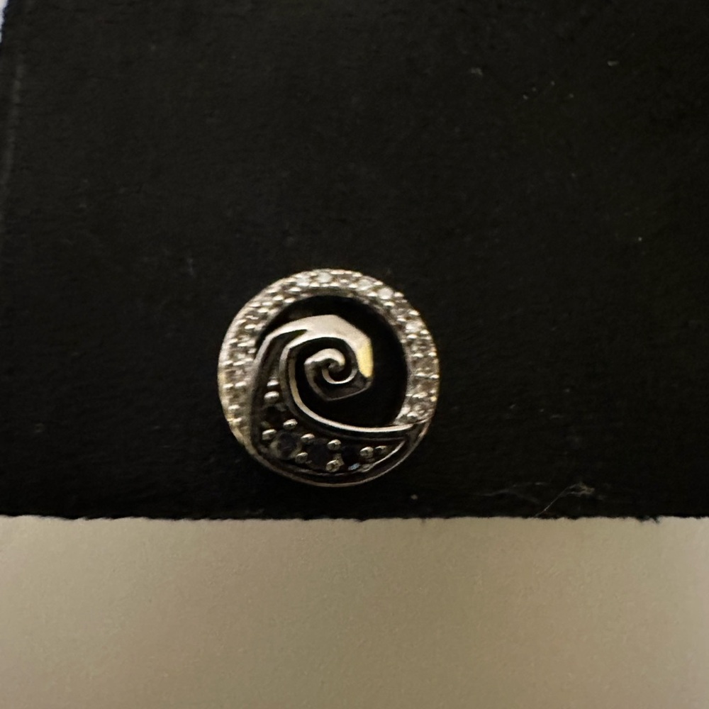 Disney Treasures The Nightmare Before Christmas Diamond Earrings - Picture 4 of 7